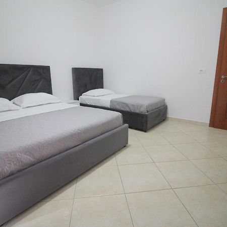 Emel Apartaments Ксамил Екстериор снимка