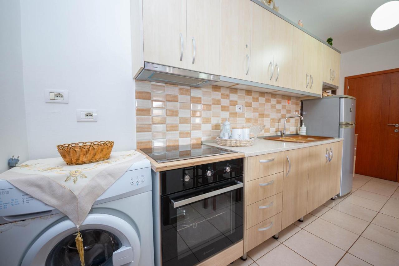Emel Apartaments Ксамил Екстериор снимка