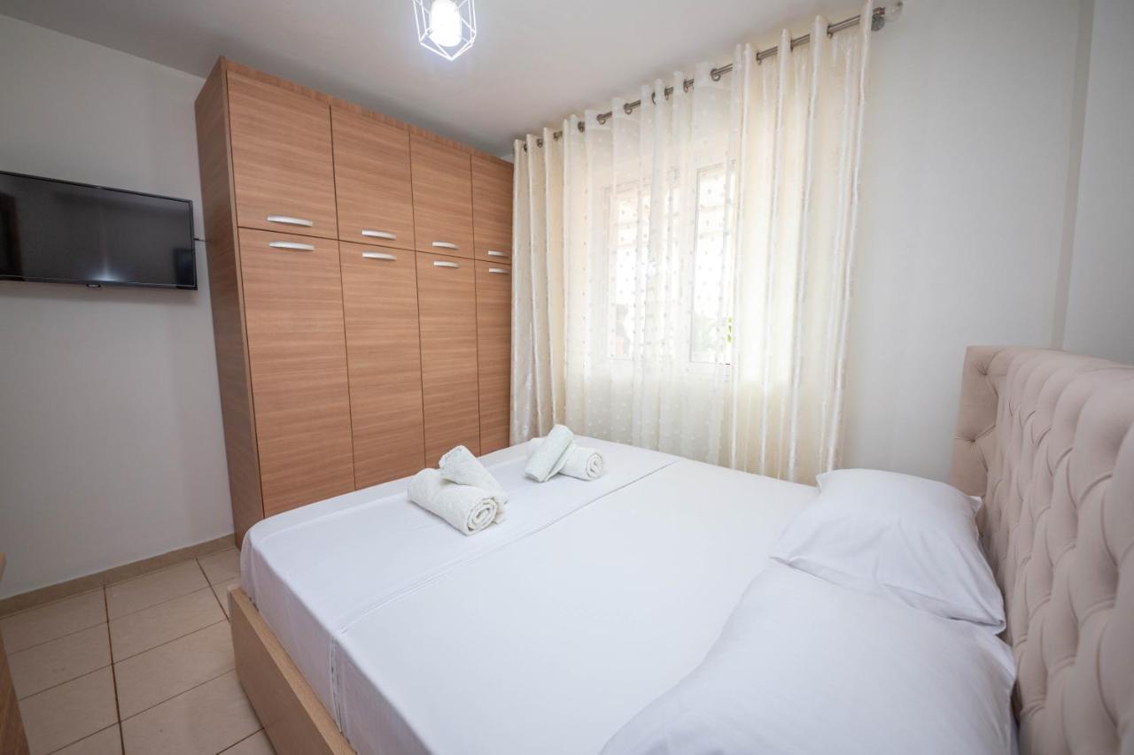 Emel Apartaments Ксамил Екстериор снимка