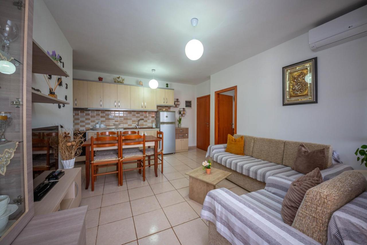 Emel Apartaments Ксамил Екстериор снимка