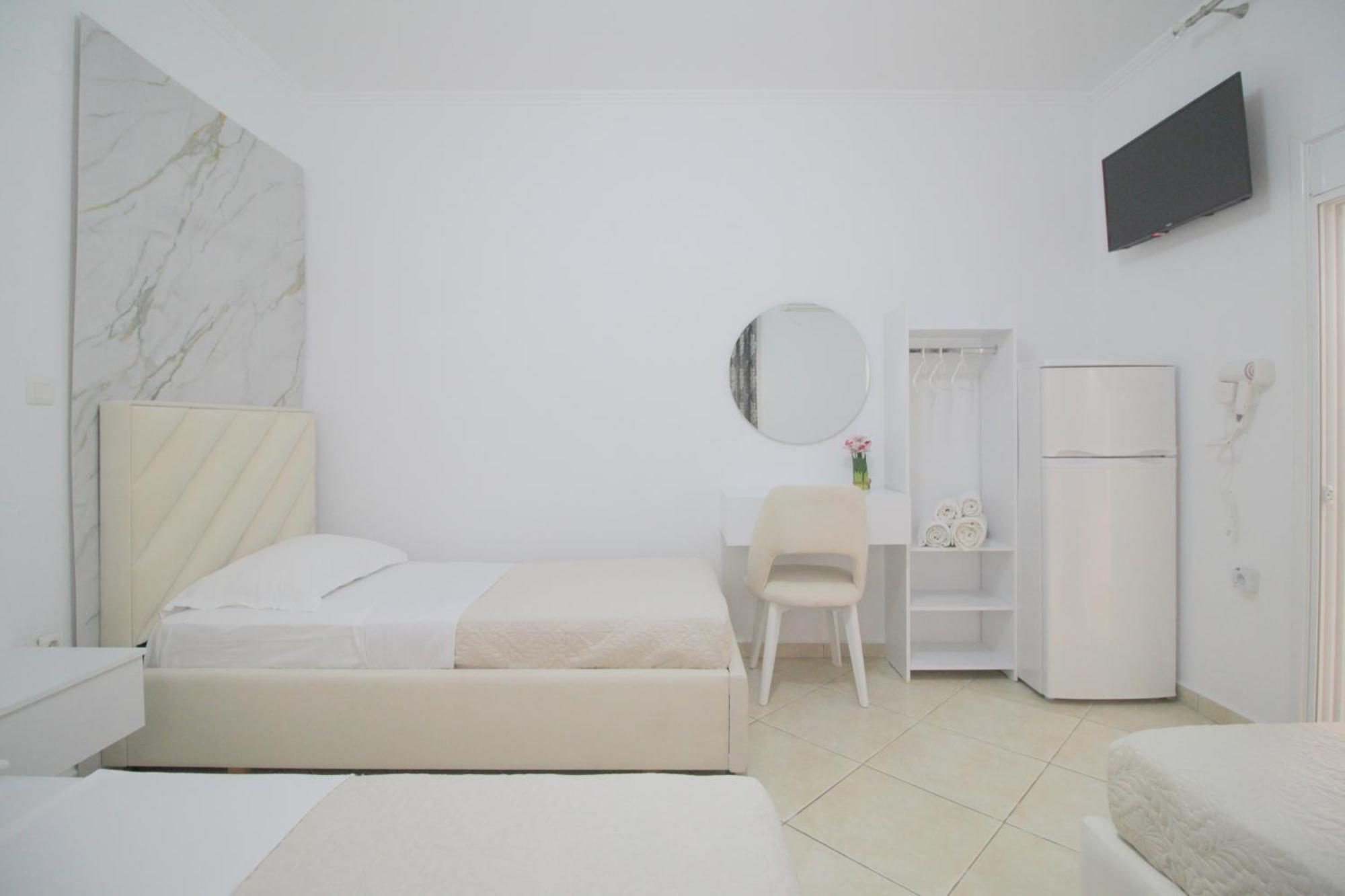 Emel Apartaments Ксамил Екстериор снимка