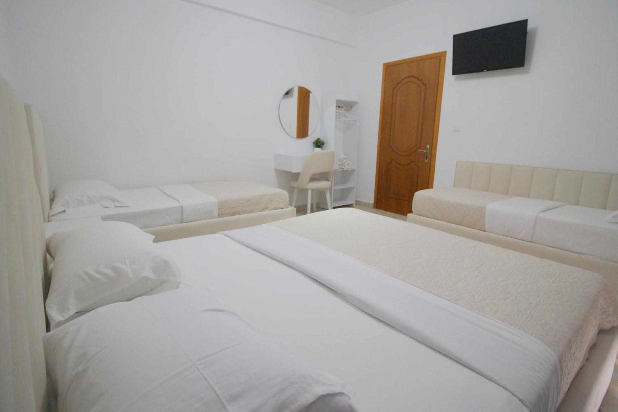Emel Apartaments Ксамил Екстериор снимка