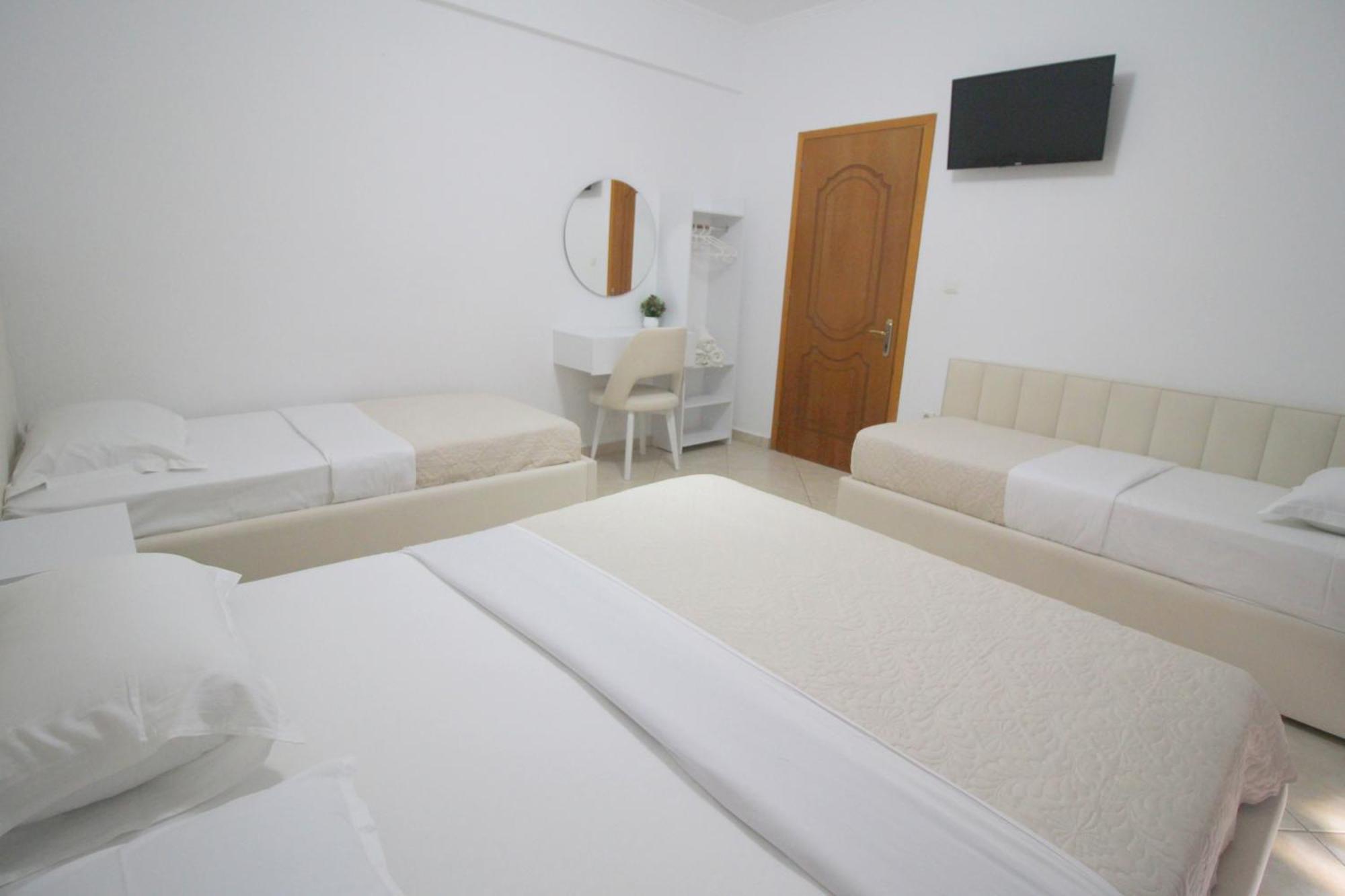 Emel Apartaments Ксамил Екстериор снимка