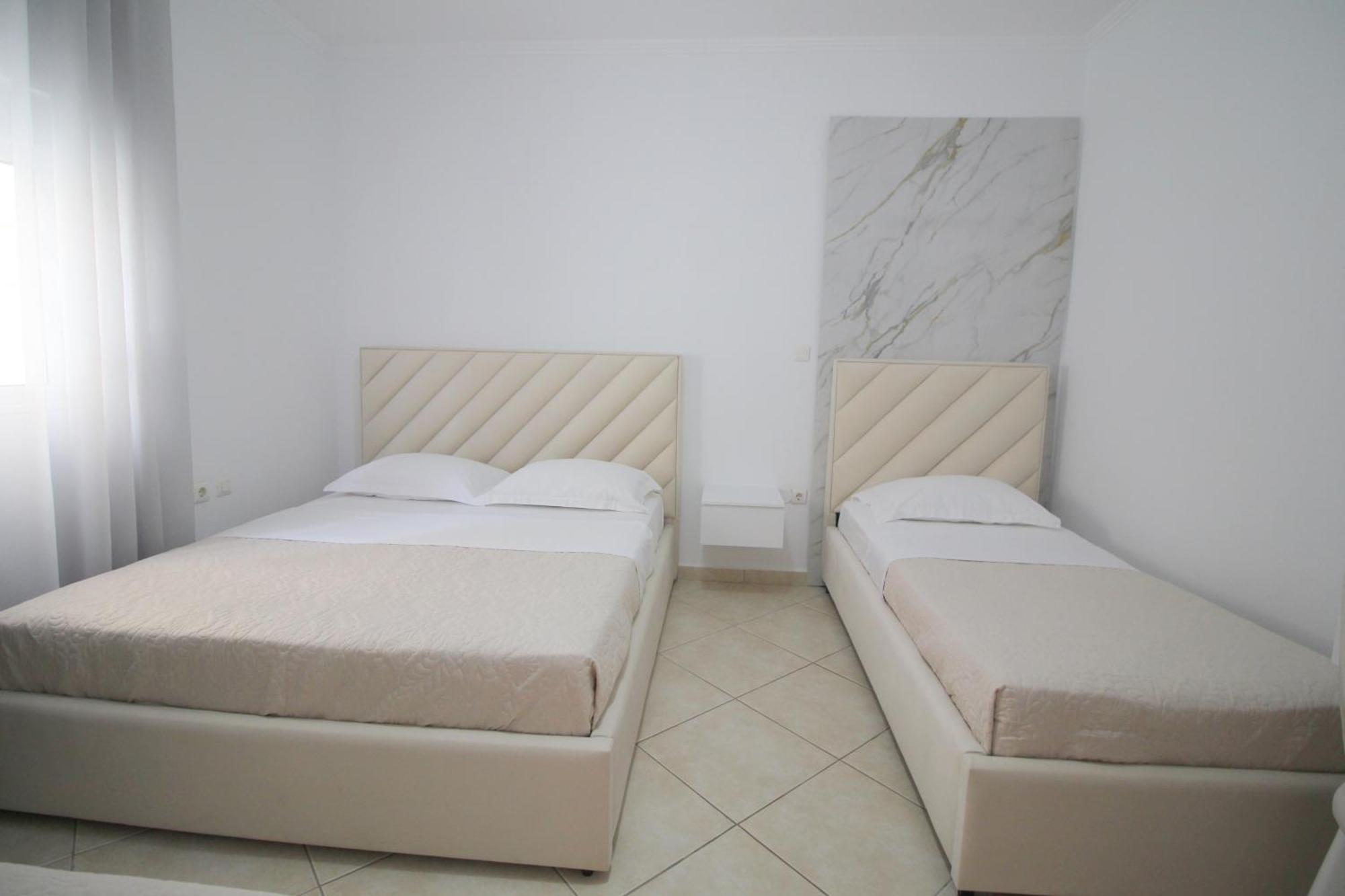 Emel Apartaments Ксамил Екстериор снимка