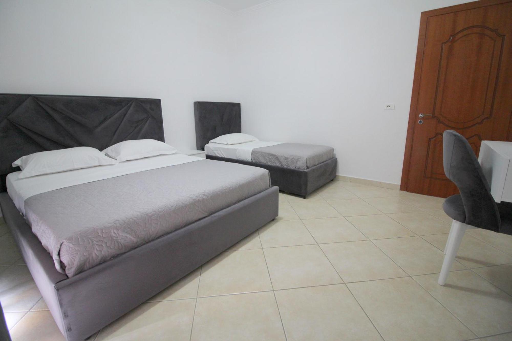 Emel Apartaments Ксамил Екстериор снимка