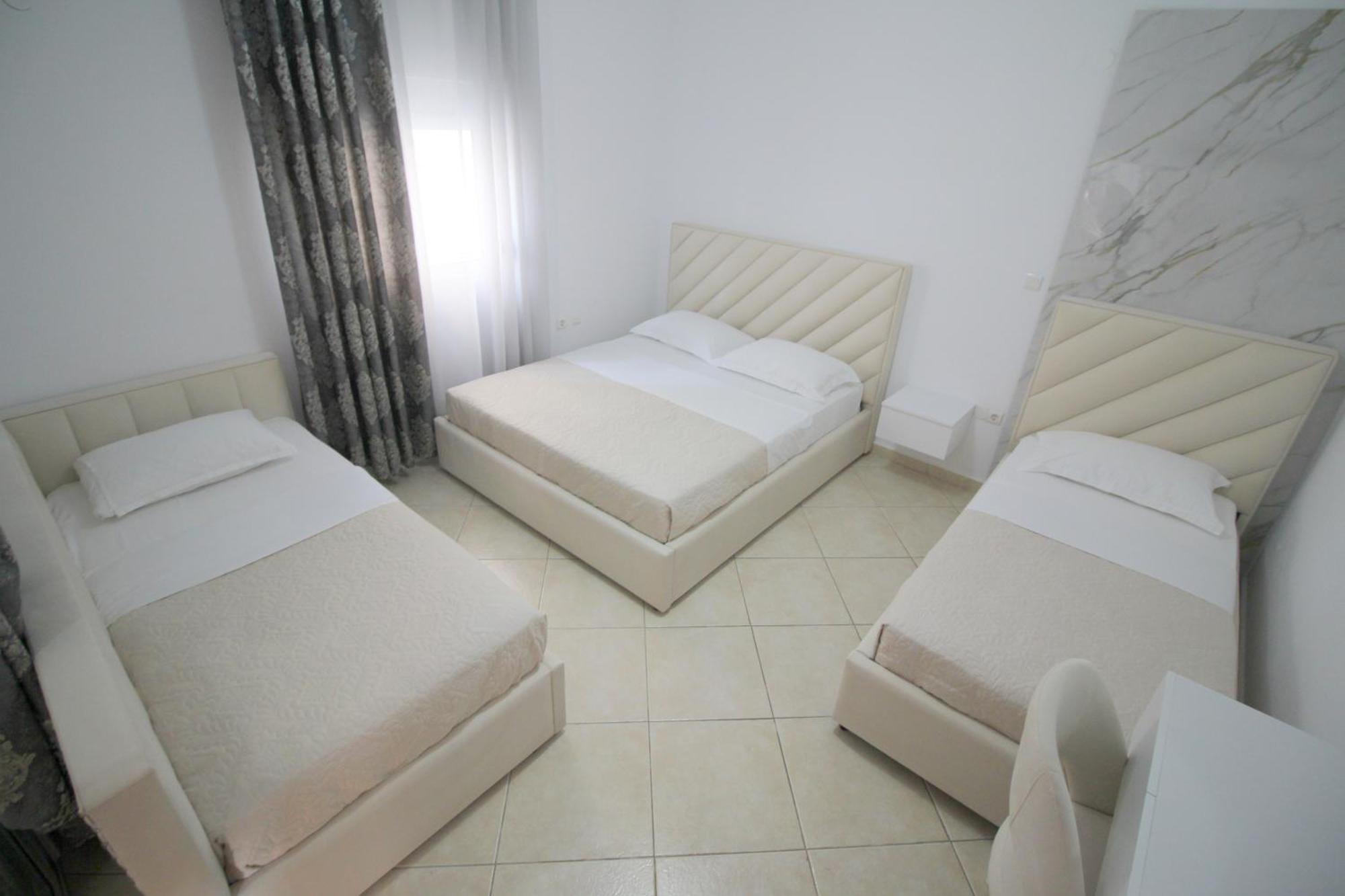 Emel Apartaments Ксамил Екстериор снимка