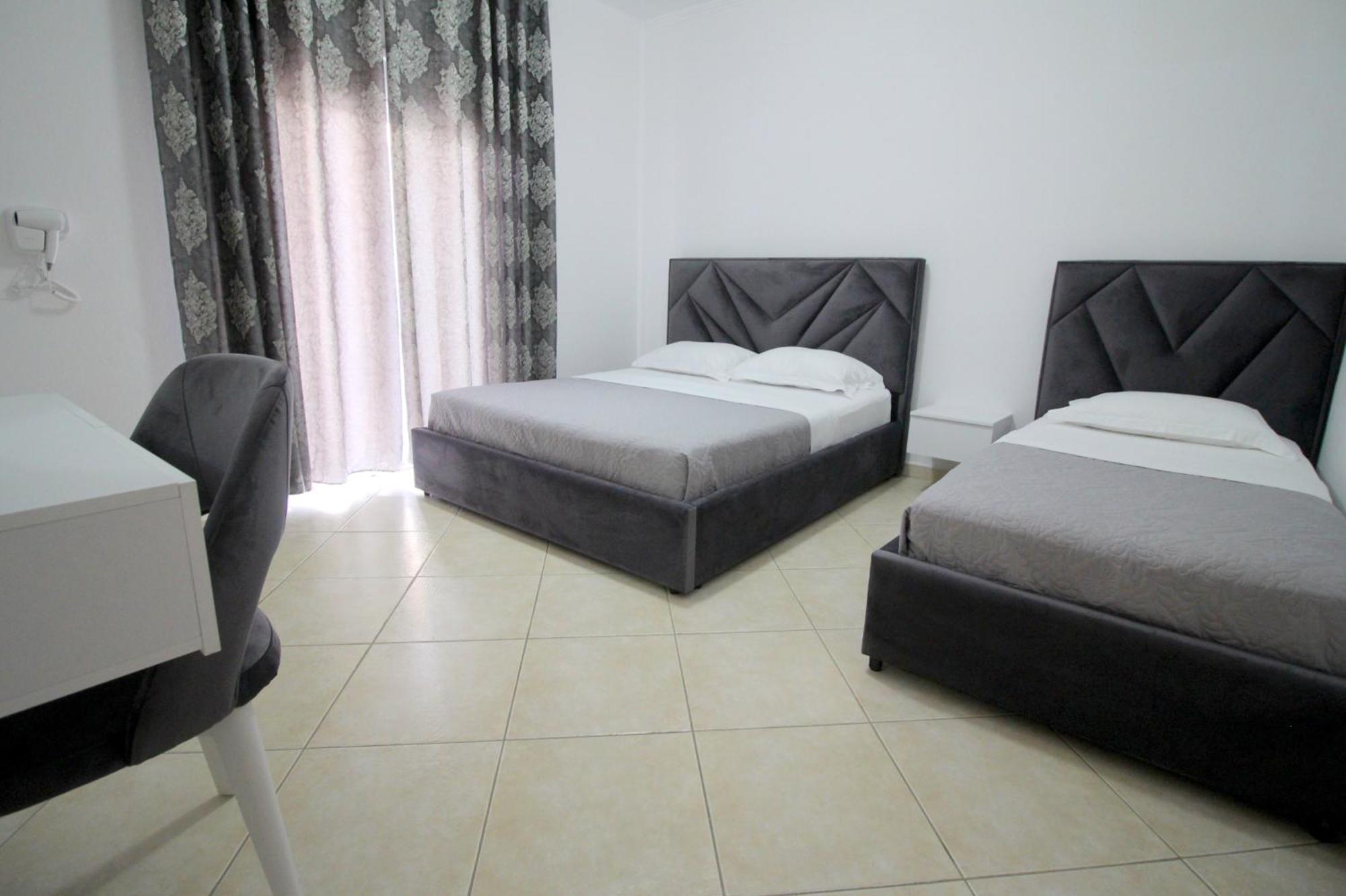 Emel Apartaments Ксамил Екстериор снимка