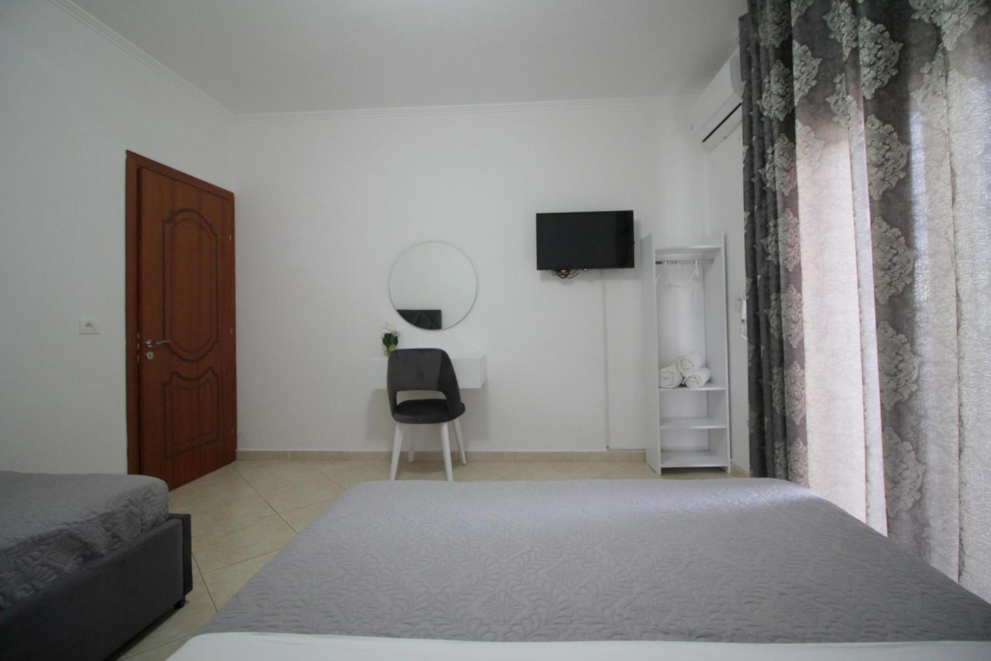 Emel Apartaments Ксамил Екстериор снимка