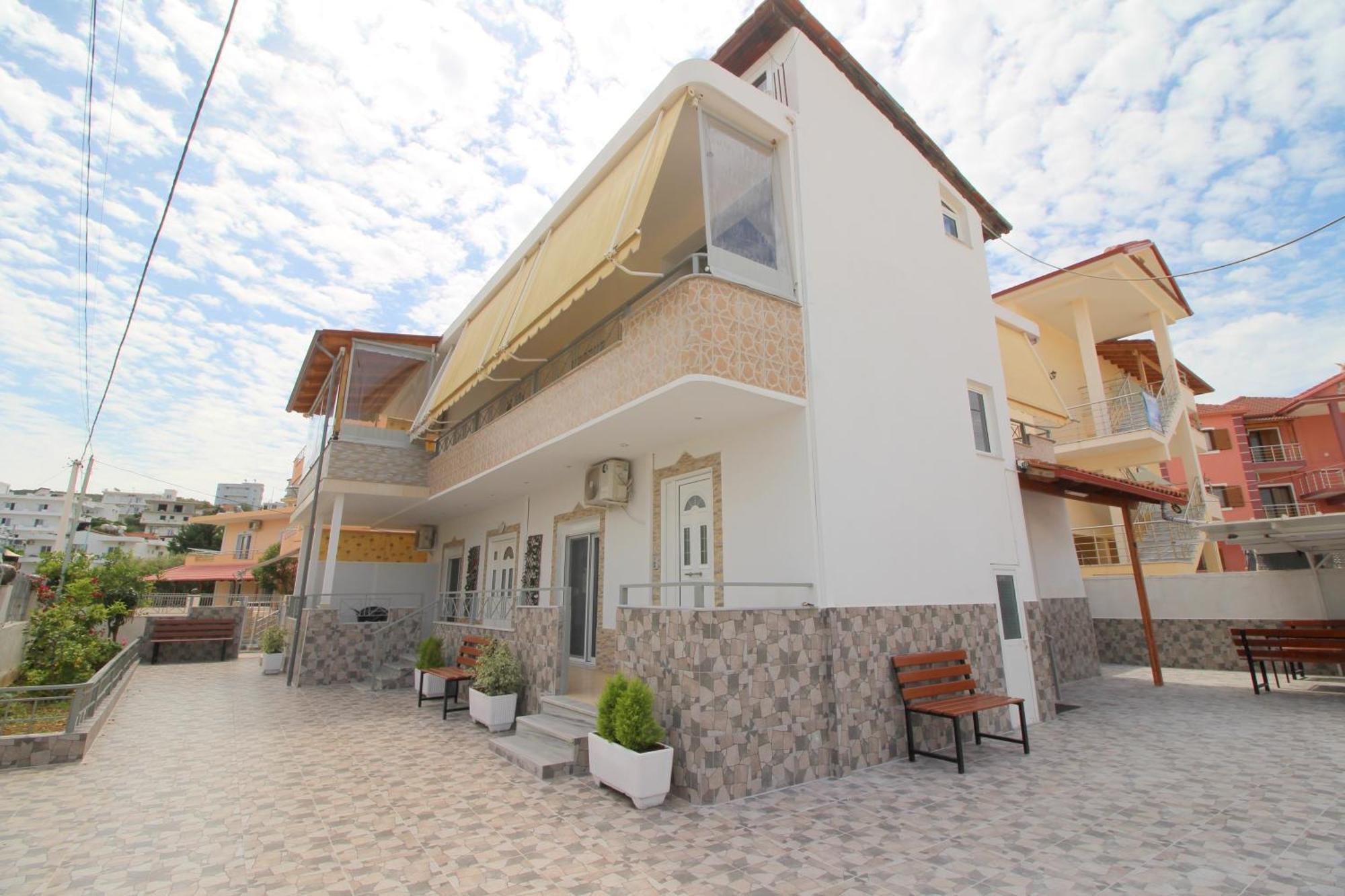 Emel Apartaments Ксамил Екстериор снимка