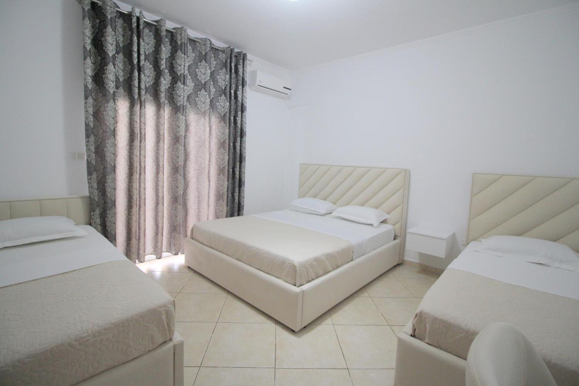 Emel Apartaments Ксамил Екстериор снимка