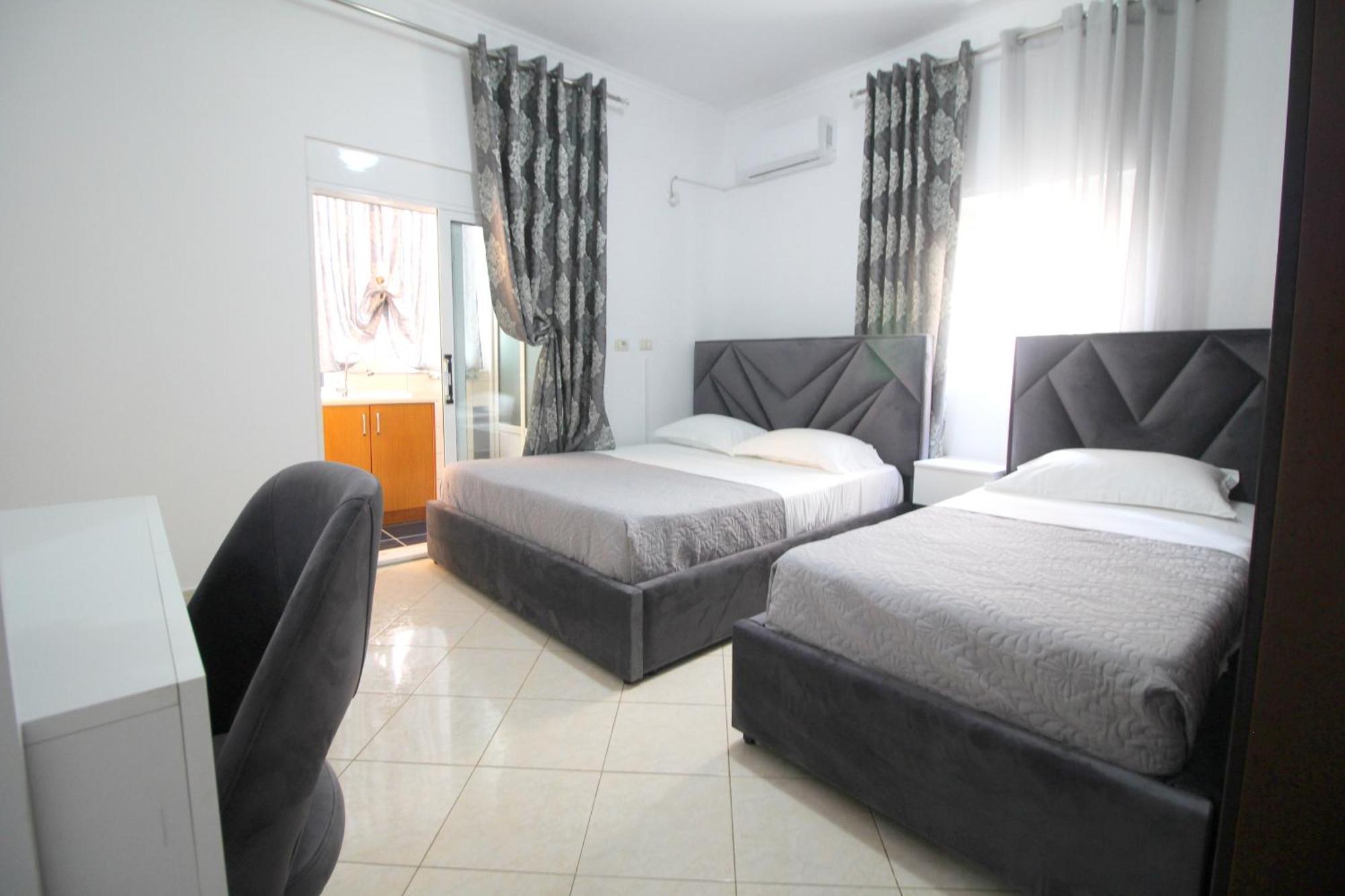 Emel Apartaments Ксамил Екстериор снимка