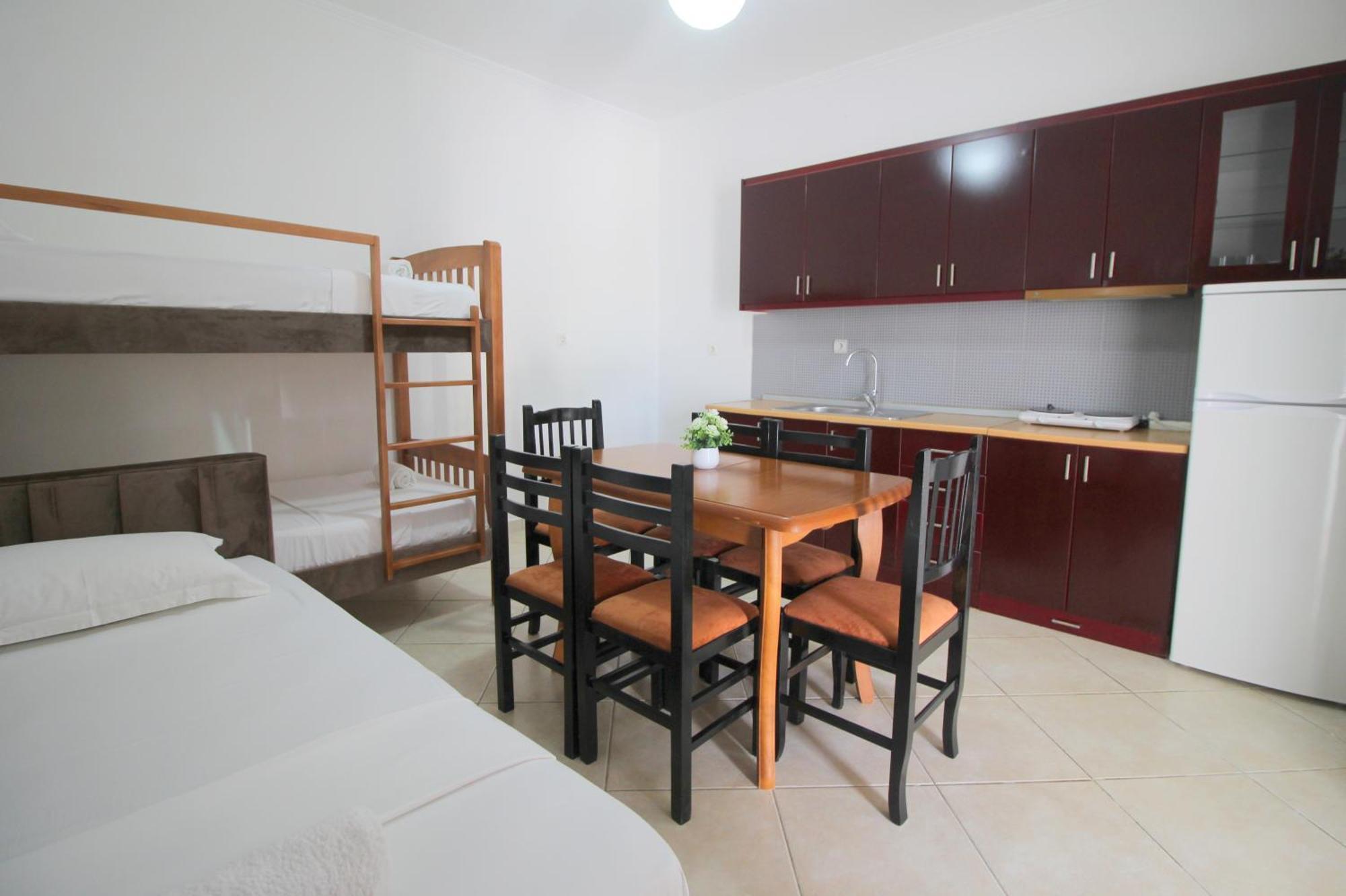 Emel Apartaments Ксамил Екстериор снимка
