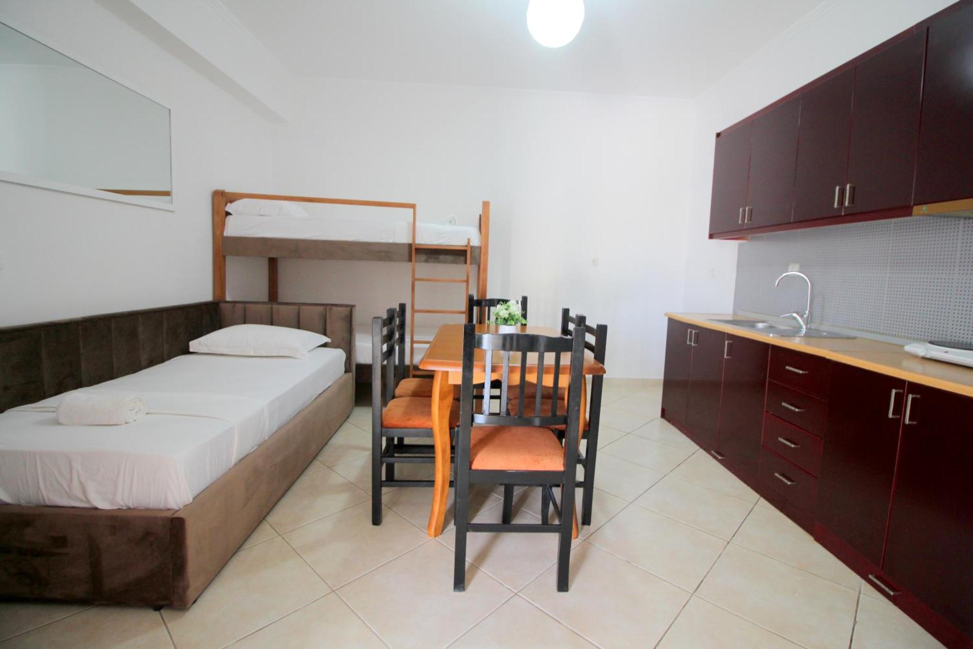 Emel Apartaments Ксамил Екстериор снимка