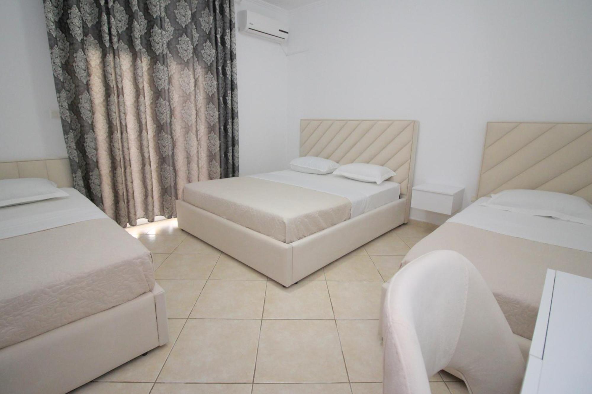 Emel Apartaments Ксамил Екстериор снимка