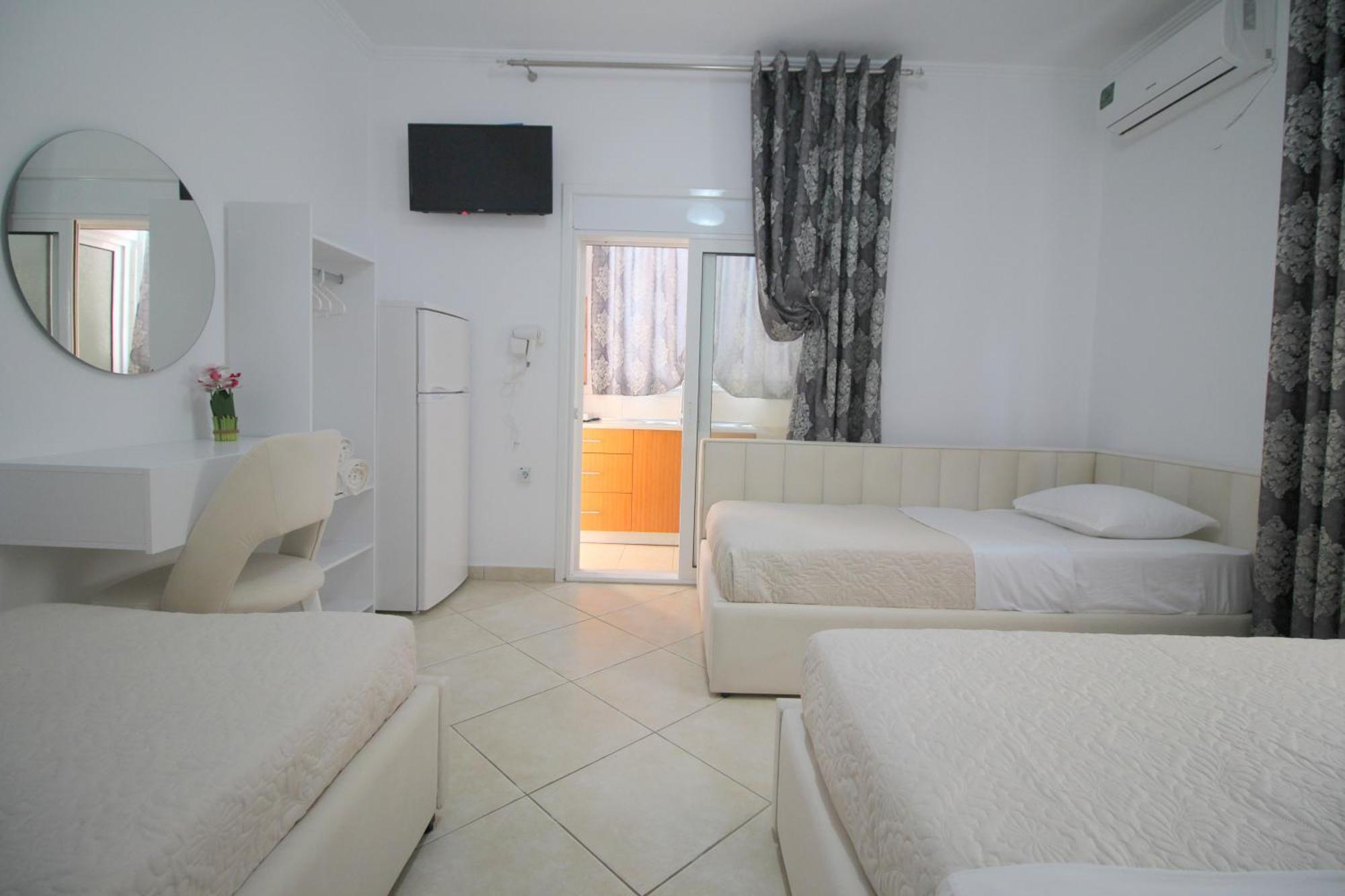 Emel Apartaments Ксамил Екстериор снимка
