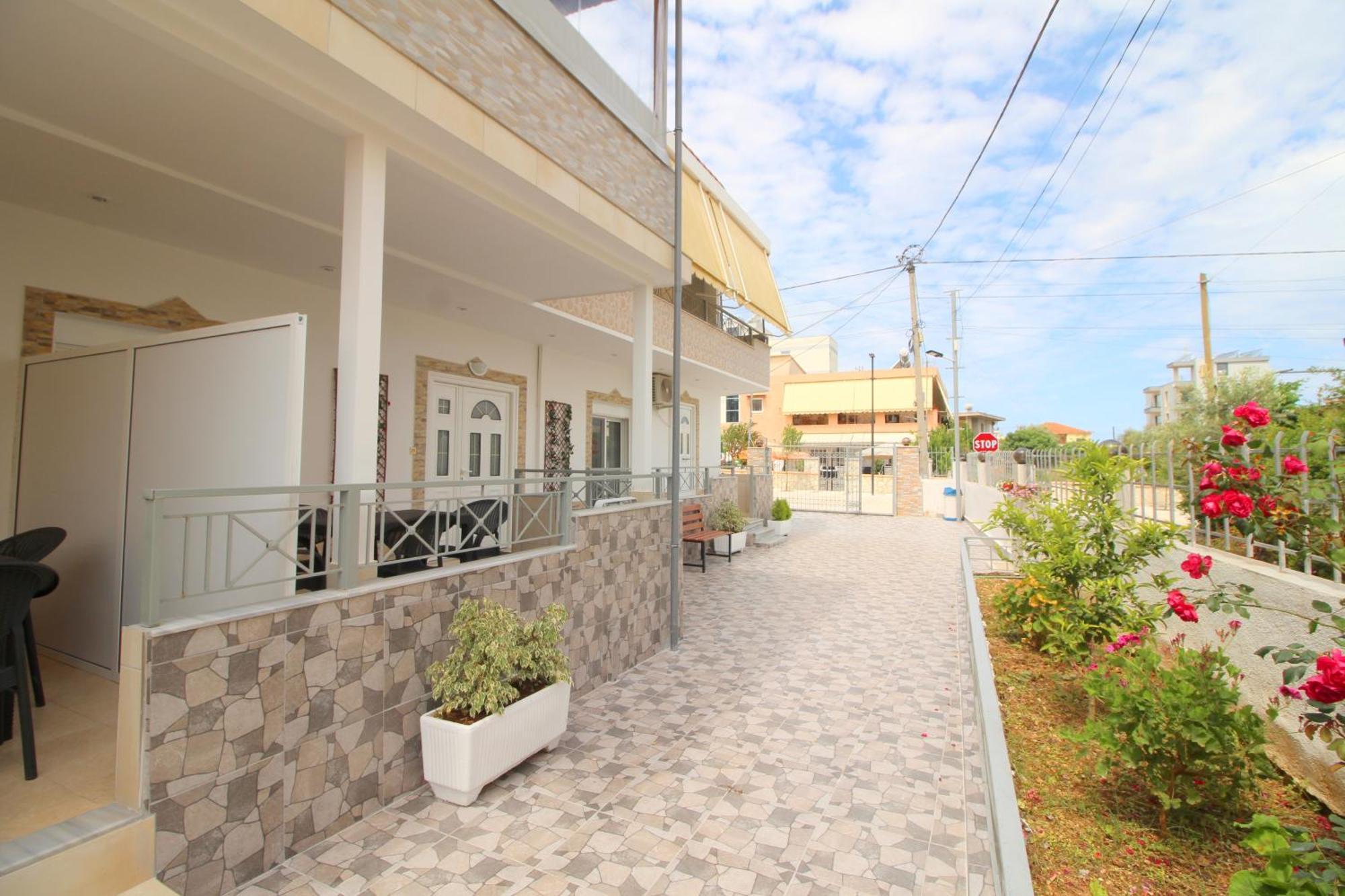 Emel Apartaments Ксамил Екстериор снимка
