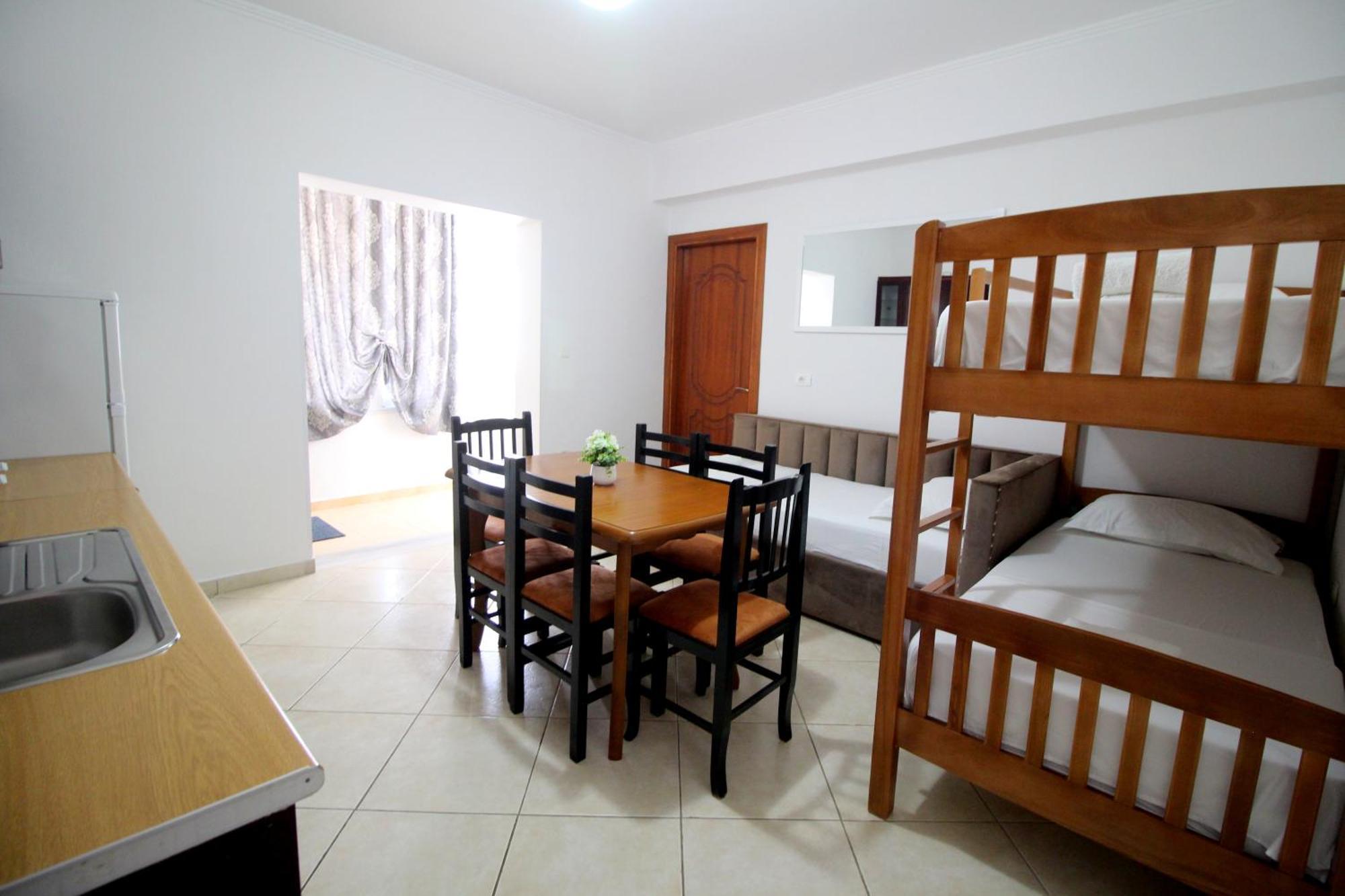 Emel Apartaments Ксамил Екстериор снимка