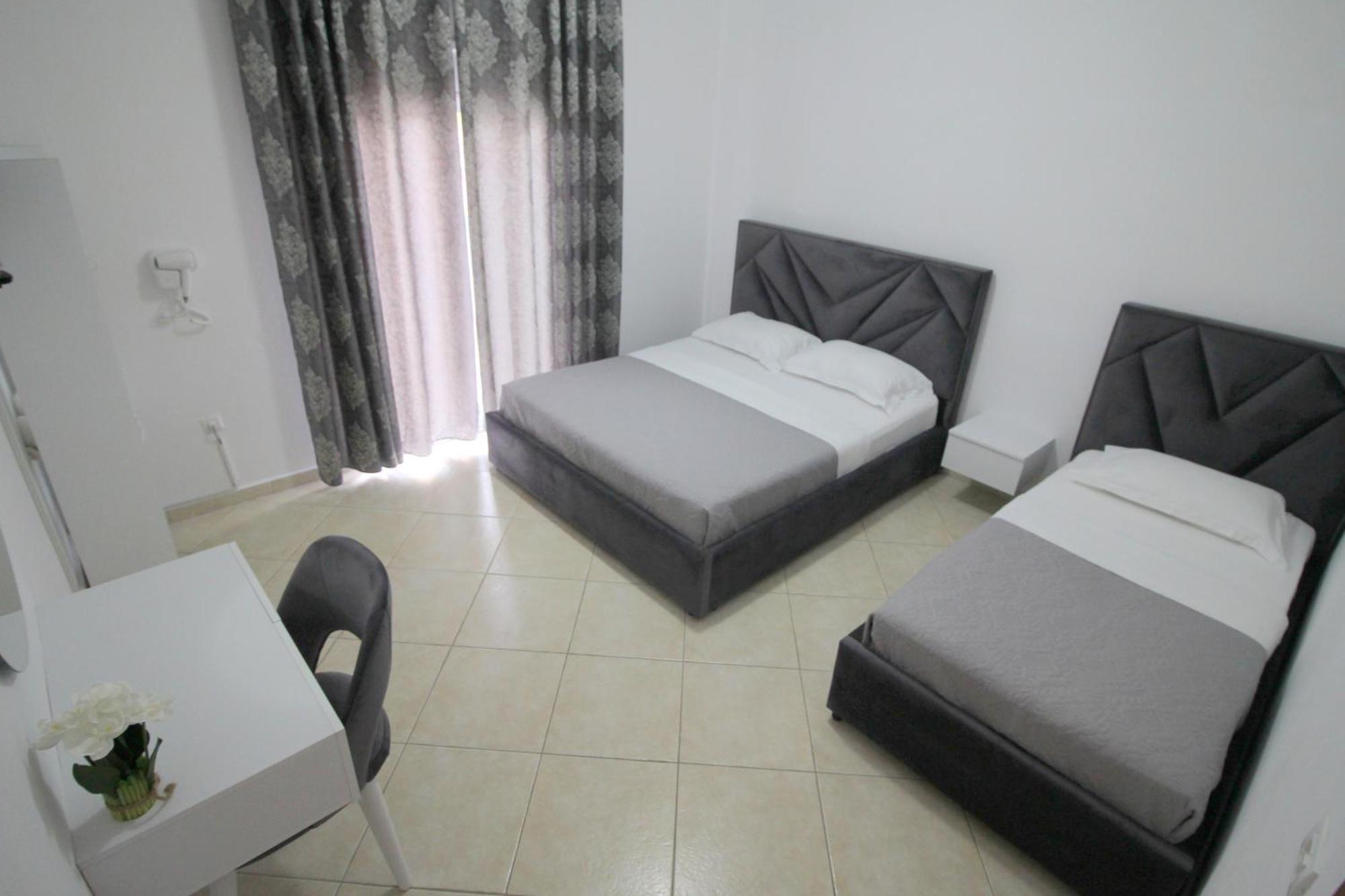 Emel Apartaments Ксамил Екстериор снимка