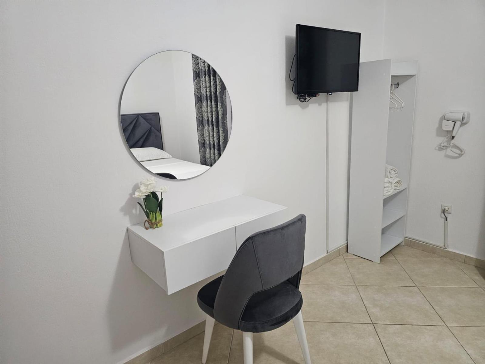 Emel Apartaments Ксамил Екстериор снимка