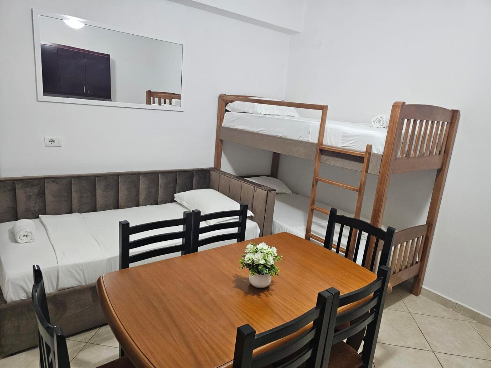 Emel Apartaments Ксамил Екстериор снимка