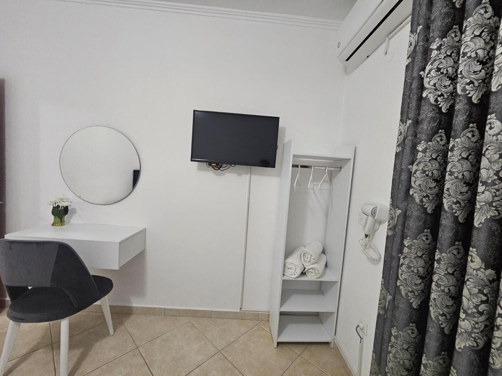 Emel Apartaments Ксамил Екстериор снимка