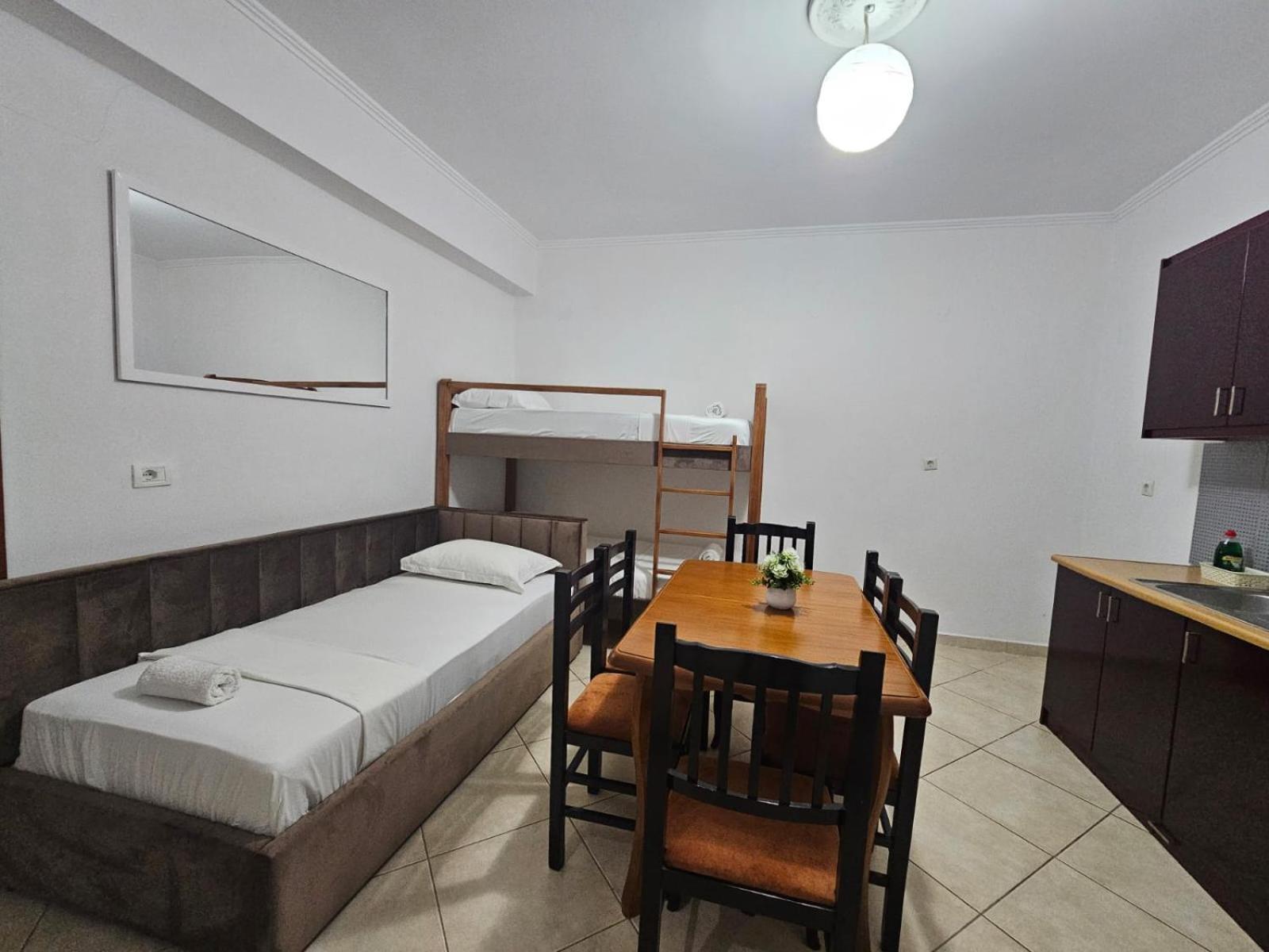 Emel Apartaments Ксамил Екстериор снимка