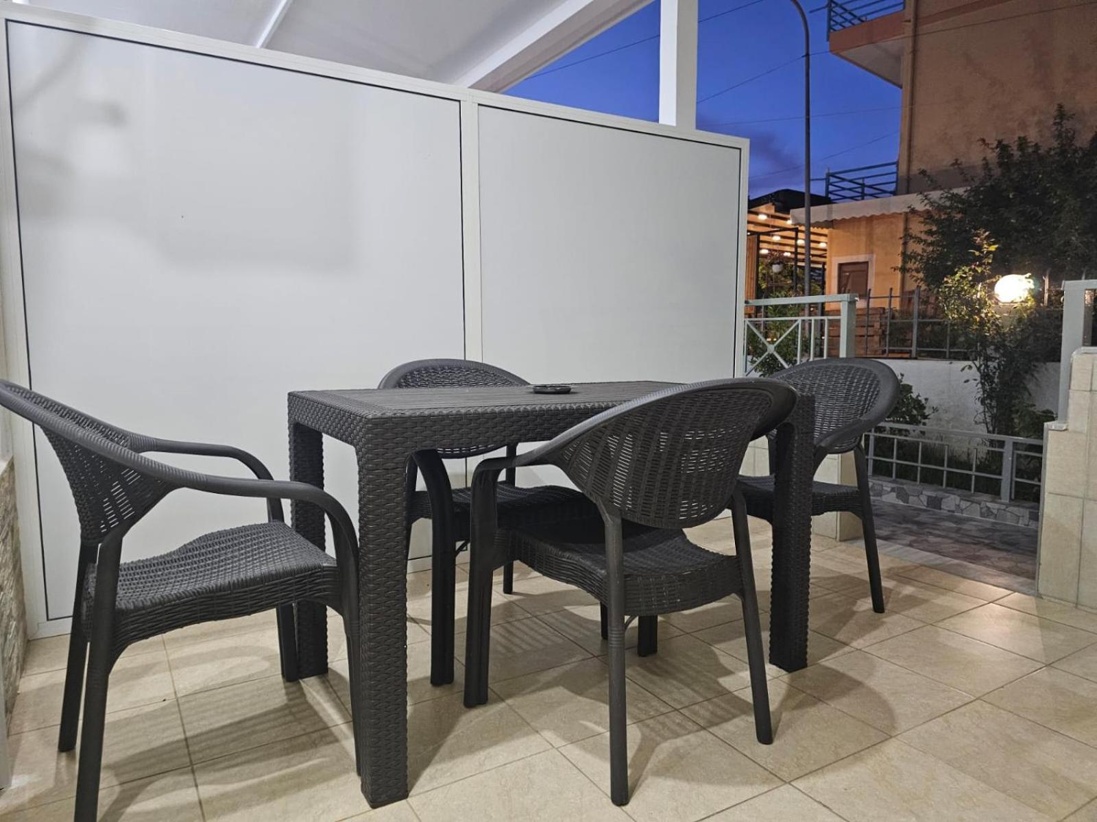 Emel Apartaments Ксамил Екстериор снимка