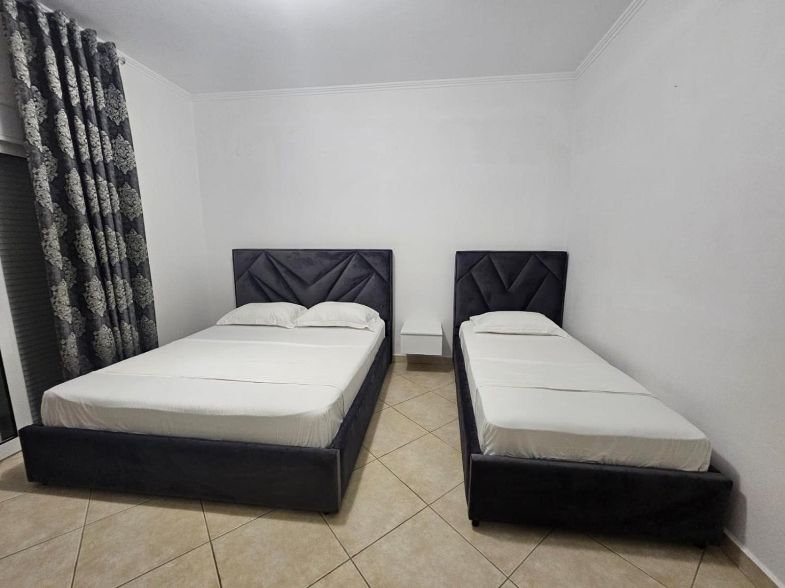 Emel Apartaments Ксамил Екстериор снимка
