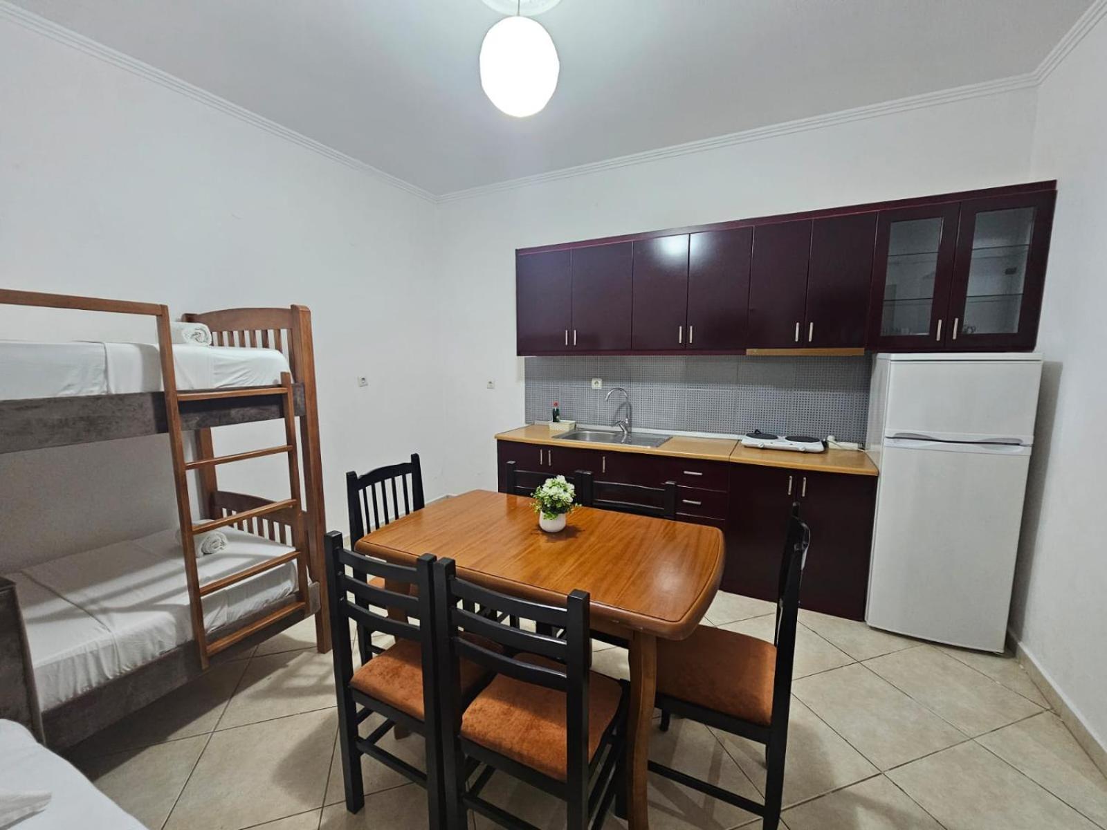 Emel Apartaments Ксамил Екстериор снимка