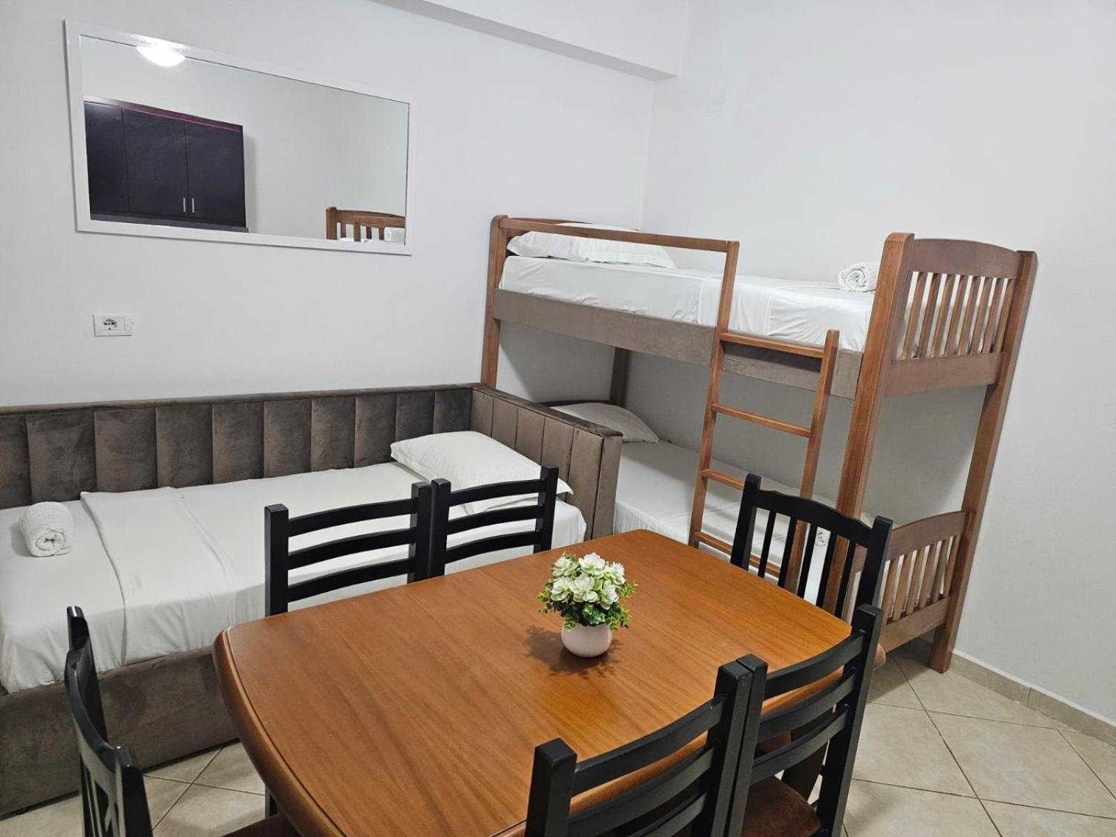 Emel Apartaments Ксамил Екстериор снимка