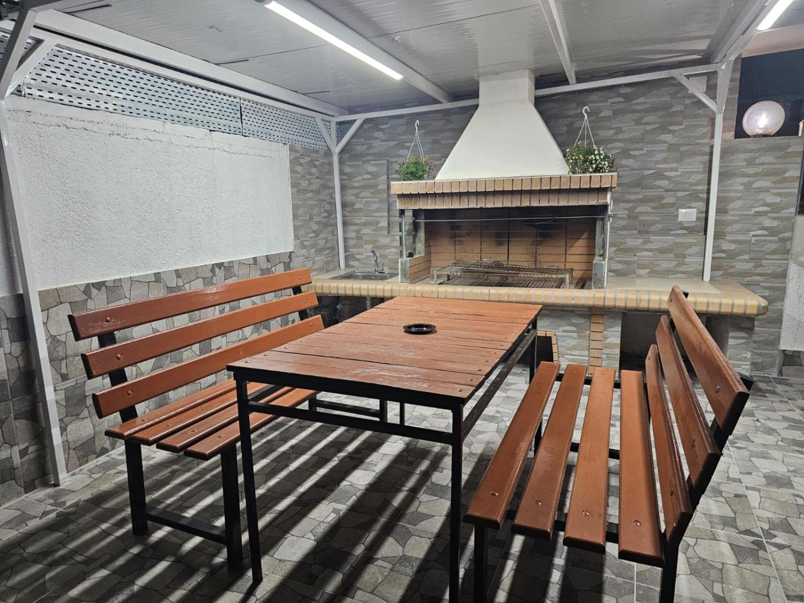 Emel Apartaments Ксамил Екстериор снимка