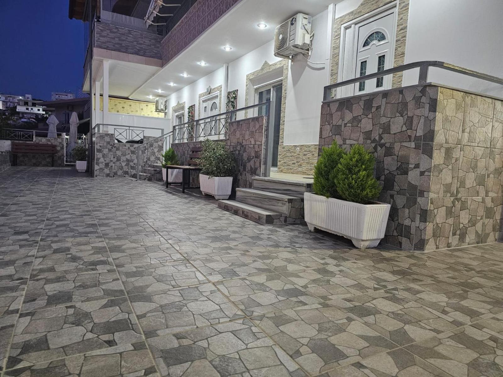 Emel Apartaments Ксамил Екстериор снимка